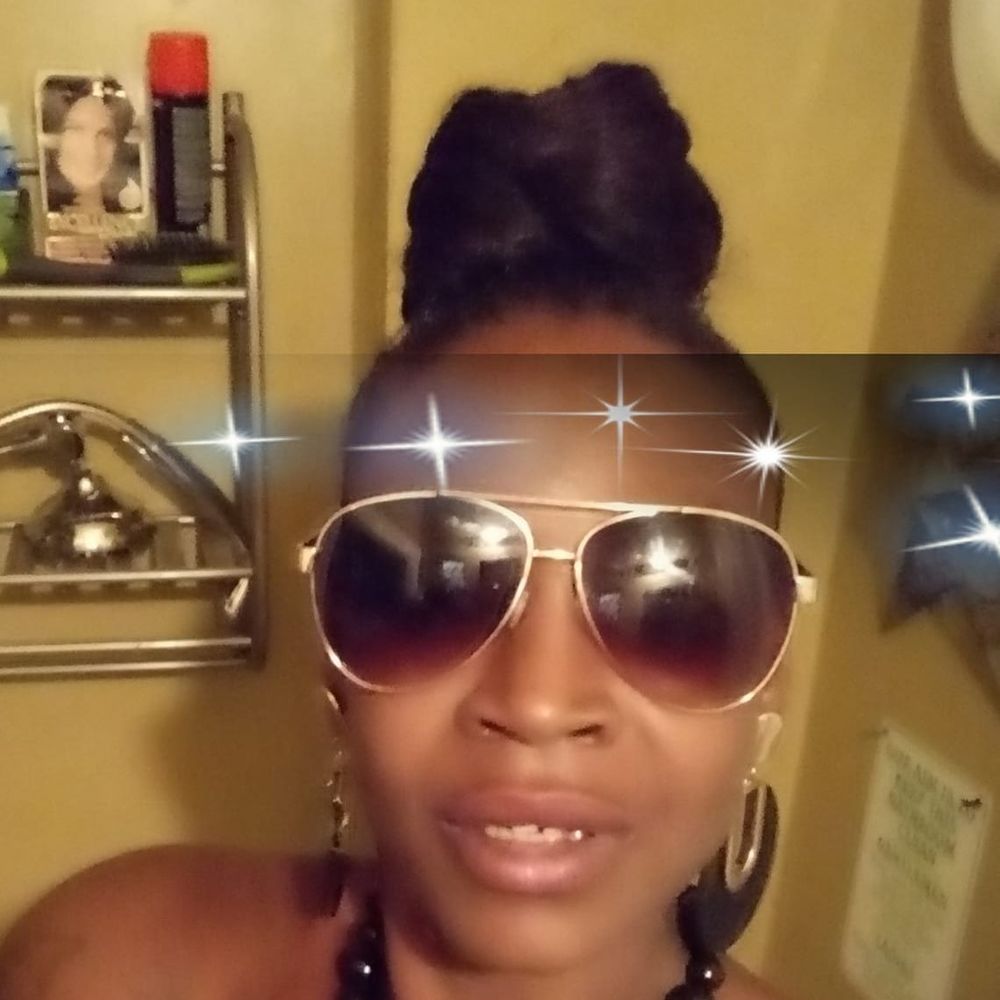 Meet your Posher, Latosha